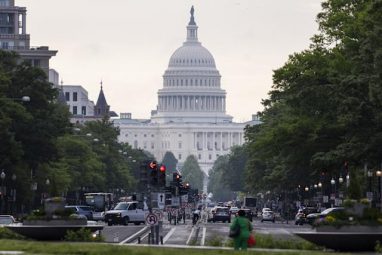 El Senado de EE.UU. aprueba abrir el debate del polémico presupuesto de Trump