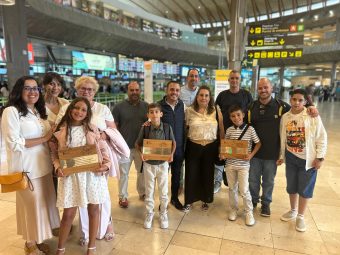 El concejal Sergio Eiroa con representantes de los centros premiados