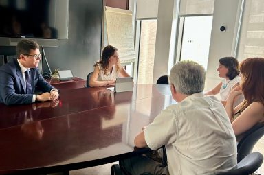 El consejero se reúne con ENAC para conocer sus procesos de acreditación para evaluar a las entidades urbanísticas