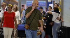 El intérprete Kayed Hammad logra salir de Gaza y llega a España junto con su familia
