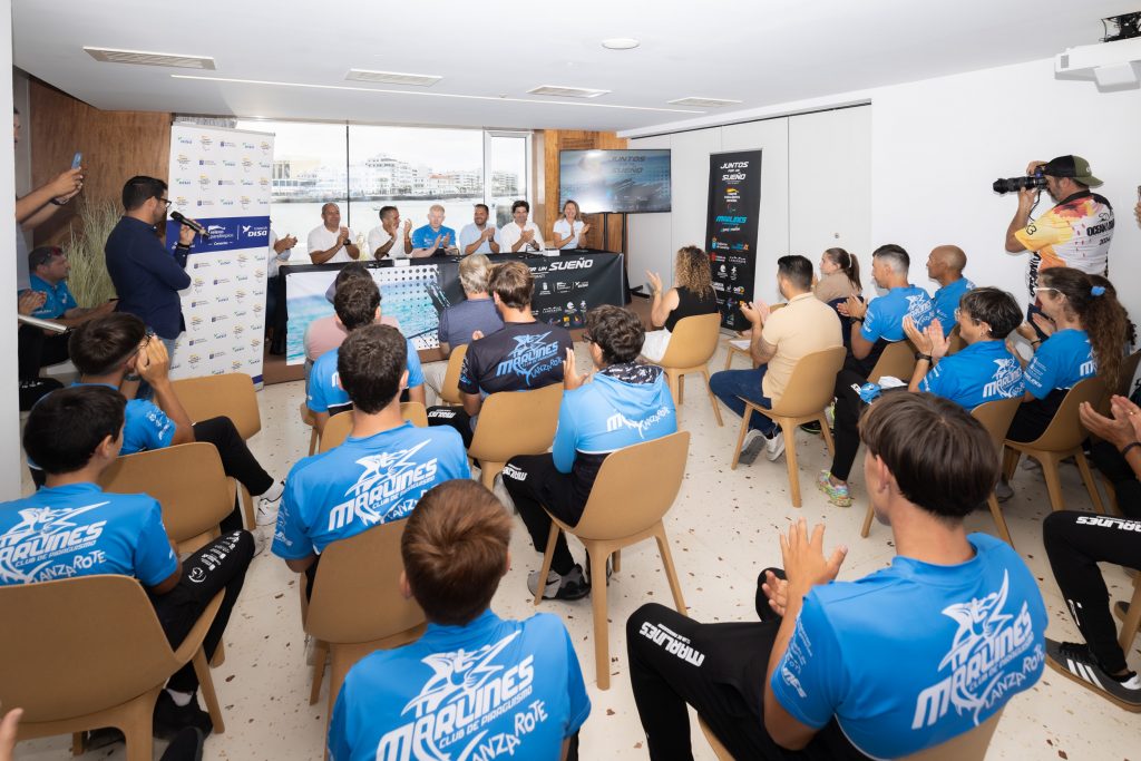 FOTO. Firma convenio Relevo Paralímpico Canarias y Club Marlines de Piragüismo (2)