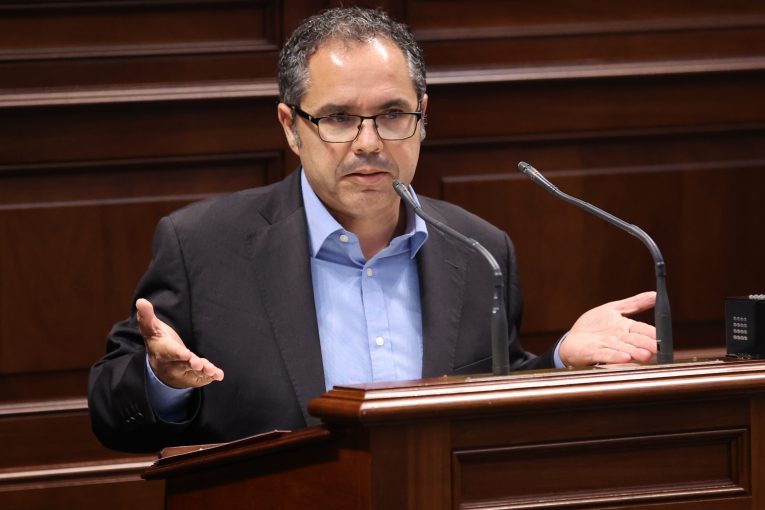 GUSTAVO SANTANA