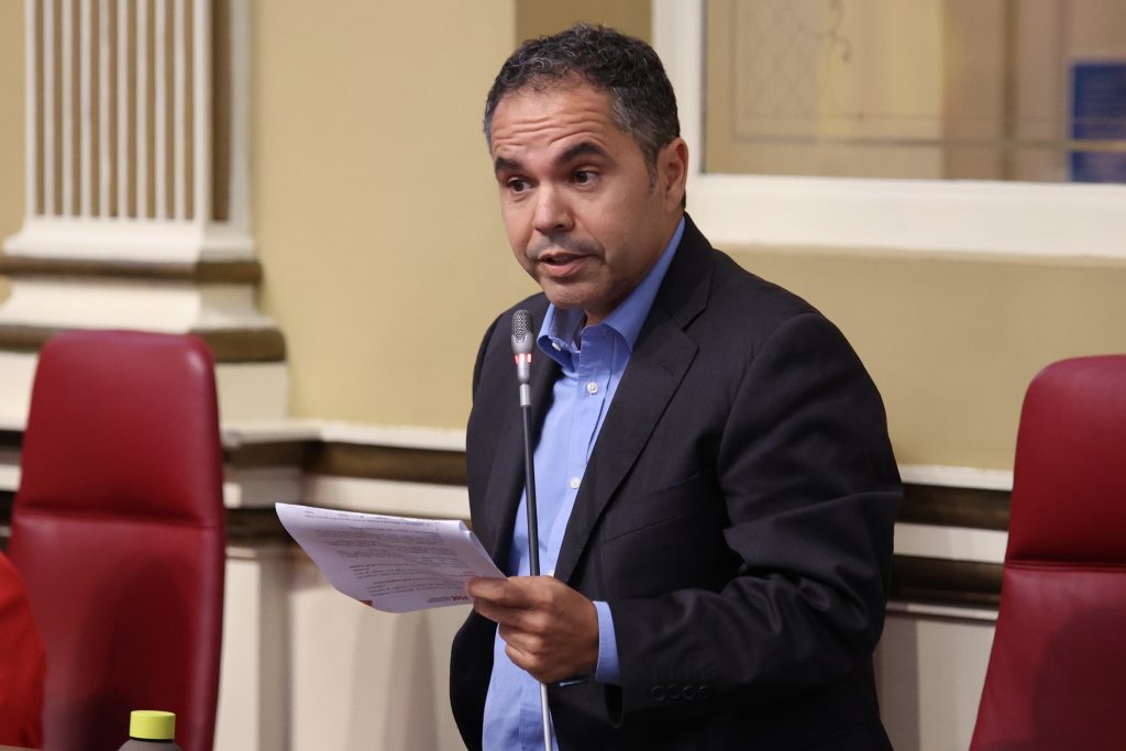 GUSTAVO SANTANA CAMARERAS DE PISO PREGUNTA