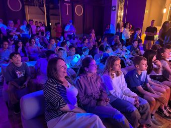 La concejala de Bienestar Social, Carmen Luz Vargas, en el encuentro con niños, niñas y adolescentes por el cierre del I Plan de Infancia y Adolescencia (5)