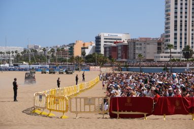Miles de personas asisten a los actos por el Día de las Fuerzas Armadas celebrados en la ciudad (3)