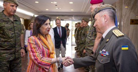 Robles reitera el apoyo de España a Ucrania en todo y el tiempo que haga falta