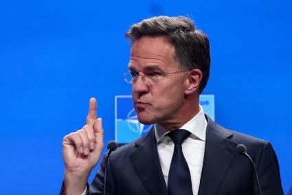 Rutte dice que España deberá invertir el 3,5 % del PIB en conjunto en gasto militar puro