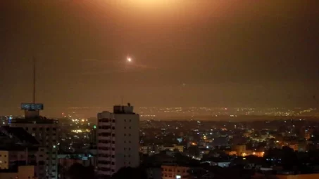 Un misil impacta en Tel Aviv tras el ataque de Irán