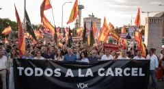 Unas 3.000 personas piden la salida de Sánchez en una marcha convocada por Vox en Madrid