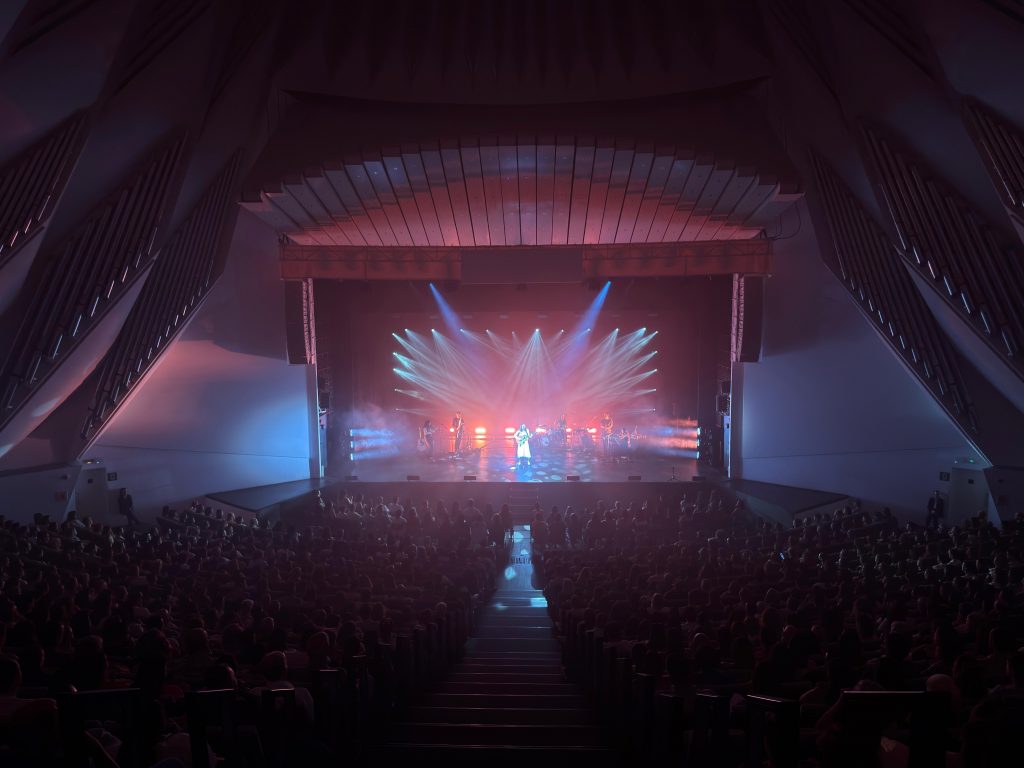 Valeria Castro en un Auditorio de Tenerife lleno hasta la bandera