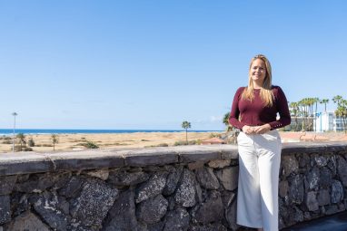 YILENIA-PASEO-MASPALOMAS-COSTA-CANARIA
