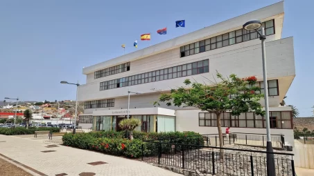 ayuntamiento-de-telde-en-gran-canaria-donde-un-hombre-ha-muerto-tras-producirse-un-tiroteo-