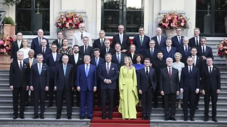 foto-de-familia-de-la-cumbre-de-la-otan-en-la-haya