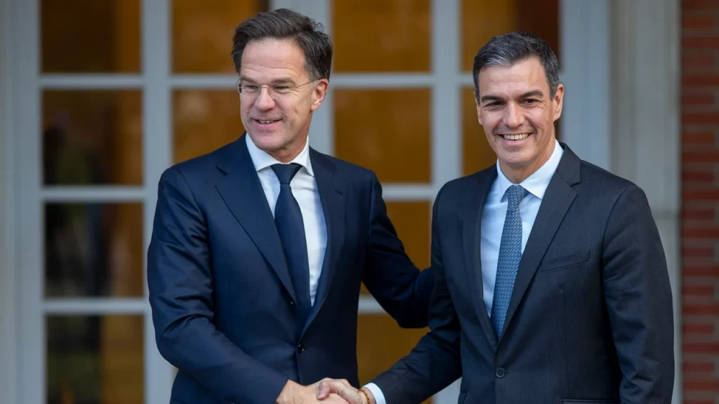 secretario-general-otan-mark-rutte-mano-presidente-gobierno-pedro-sanchez_