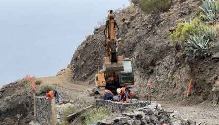 040725 trabajos de acondicionamiento y pavimentación de caminos en Taguluche, Valle Gran Rey, La Gomera