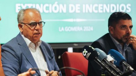 050725 El presidente del Cabildo, Casimiro Curbelo, y el consejero insular de Emergencias y Protección Civil, Héctor Cabrera