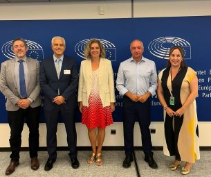 15 julio 2025 con la directora de la Dirección General de Política Regional de la Comisión Europea, responsable directa de las RUP, Mónica Hencsey (en el centro)