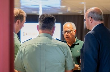 230725 El presidente del Cabildo gomero, Casimiro Curbelo, durante una reunión de seguridad en La Gomera