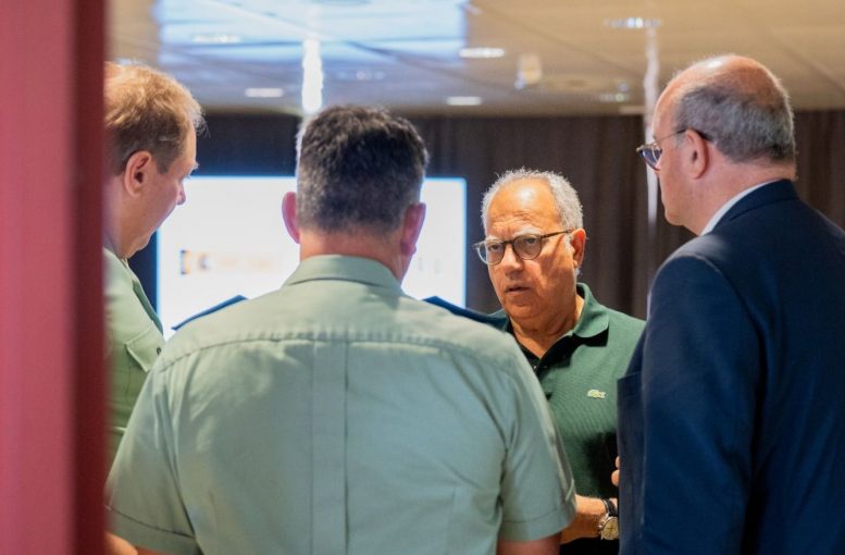 230725 El presidente del Cabildo gomero, Casimiro Curbelo, durante una reunión de seguridad en La Gomera