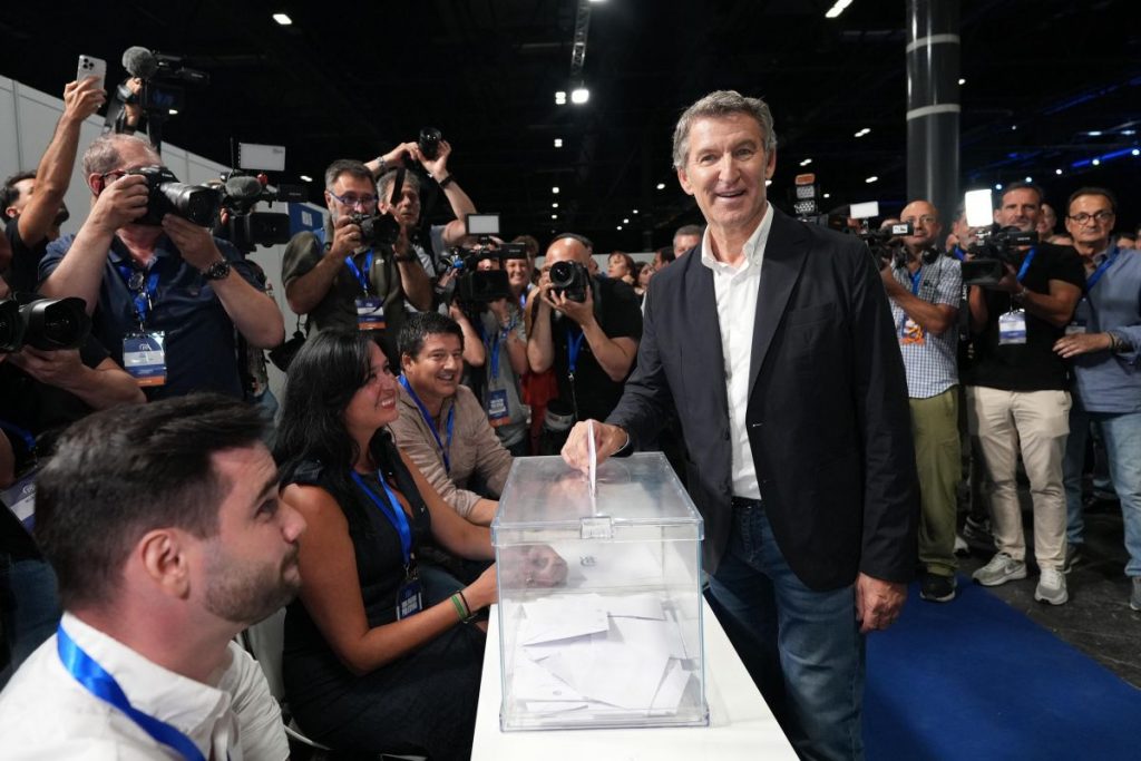 Alberto Núñez Feijóo, proclamado presidente del PP con el 99,24 por ciento de los votos