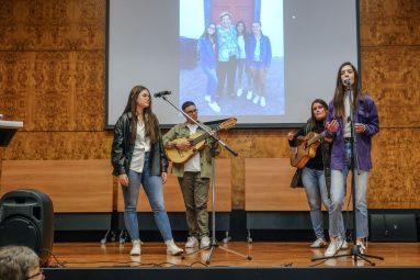 Algunos alumnos de la Escuela Verseadora Nieves Clemente