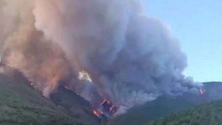 Ascienden a seis las alquerías de Las Hurdes desalojadas por el incendio de Caminomorisco