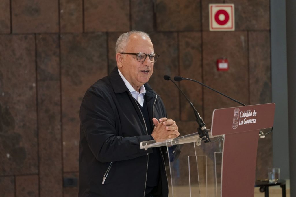 Casimiro Curbelo en un acto en el Cabildo de La Gomera