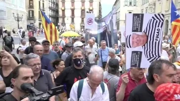 Cerca de 200 manifestantes de la ANC protestan contra el rey en los aledaños del Liceu