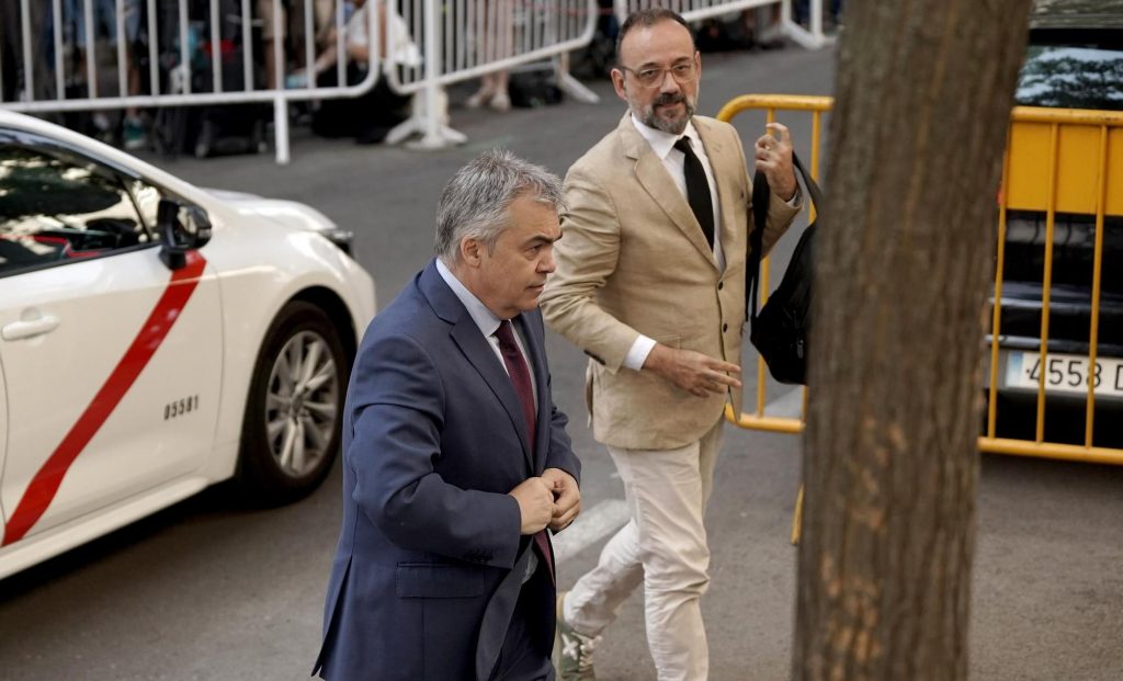 El PSOE asume el encarcelamiento de Cerdán y el PP lo utiliza para apuntar a Sánchez