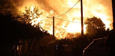El incendio de A Cañiza (Pontevedra), con la UME movilizada, afecta ya a 200 hectáreas