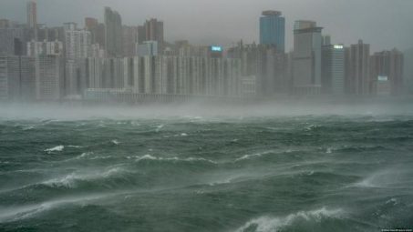 El tifón Wipha toca tierra en el sur de China y obliga a evacuar a más de 660.000 personas