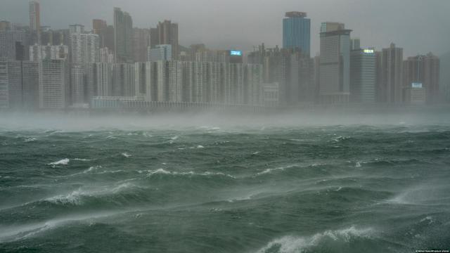 El tifón Wipha toca tierra en el sur de China y obliga a evacuar a más de 660.000 personas