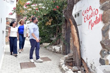 Elena Álamo, Esther Delgado y Eduardo Armas visitan la Casa Montull (2)