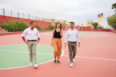 FOTO. Visita a las instalaciones deportivas del IES Guillermina Brito, en Gran Canaria (2)