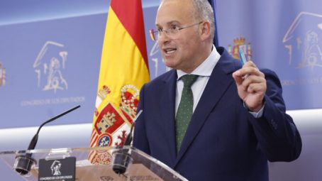 Feijóo pide a Tellado que hable con los socios de Sánchez para ver si mantienen su apoyo