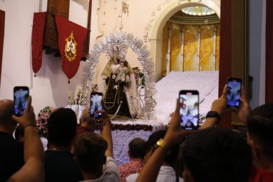 Foto de archivo de la bajada de la Virgen del Carmen del camarín