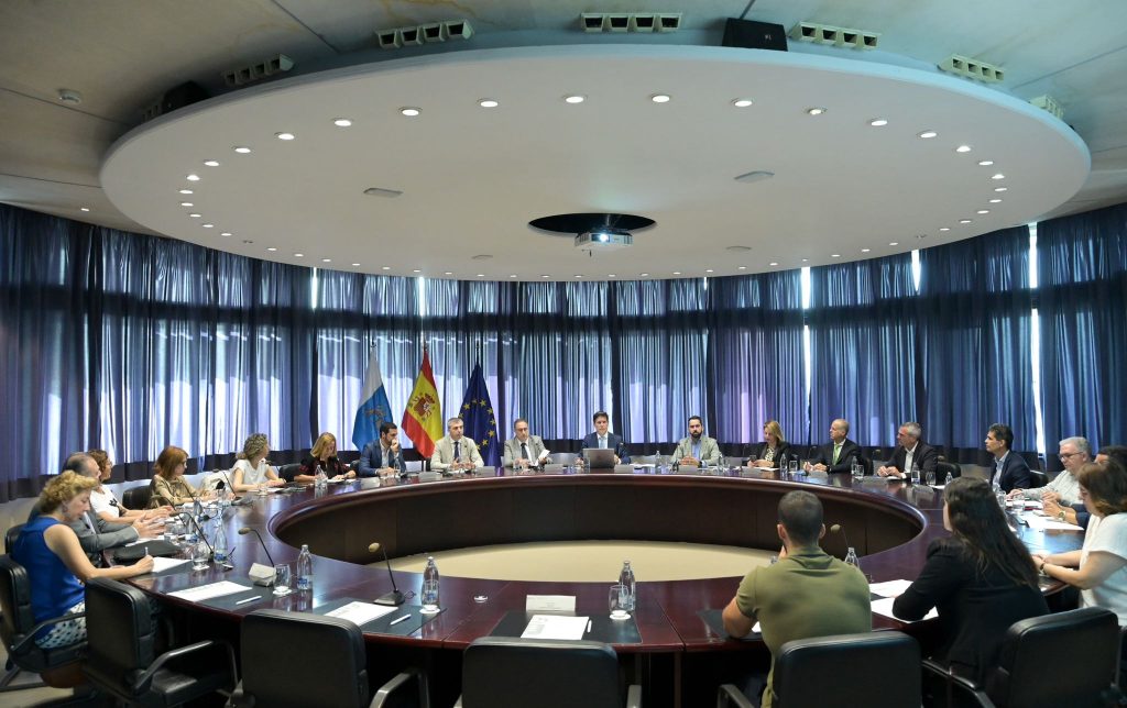 Foto de la mesa de trabajo de Educacion Finaciera,jpg