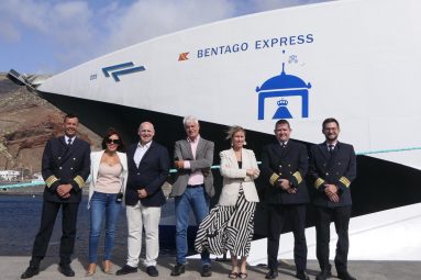 Fred. Olsen incorpora la bandera conmemorativa de la Bajada de la Virgen de los Reyes