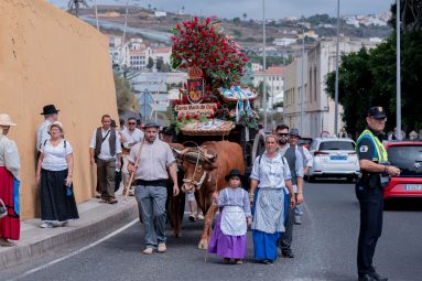 Imagen de archivo de la participación de los vecinos de Guía en la Romería Ofrenda a Santiago de Gáldar
