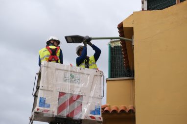 Imagen de archivo de trabajos de cambios de luminarias