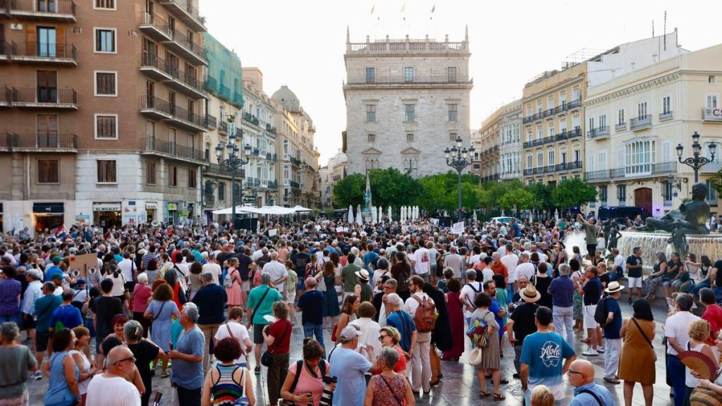La novena manifestación contra Mazón por la dana salta a la zona cero al cumplirse 9 meses