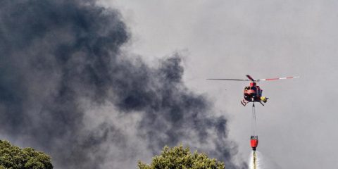 Medios de la UME se incorporan al incendio del Barranco de las Cinco Villas (Ávila)