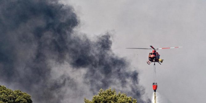 Medios de la UME se incorporan al incendio del Barranco de las Cinco Villas (Ávila)