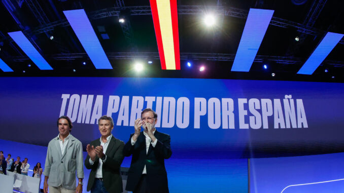 Rajoy y Aznar recetan al PP moderación y centralidad para ganar el Gobierno