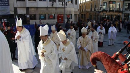Utilizan la IA para imitar la voz de un arzobispo y pedir donaciones en su nombre