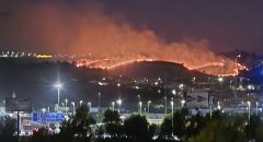 Varias unidades de bomberos en un incendio con dos focos en Castilleja de Guzmán (Sevilla)
