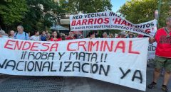 Vecinos de barrios humildes de Sevilla piden que terminen los cortes de luz que sufren
