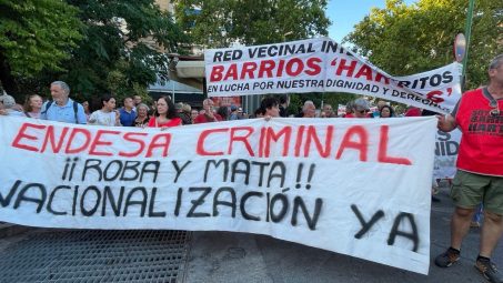 Vecinos de barrios humildes de Sevilla piden que terminen los cortes de luz que sufren