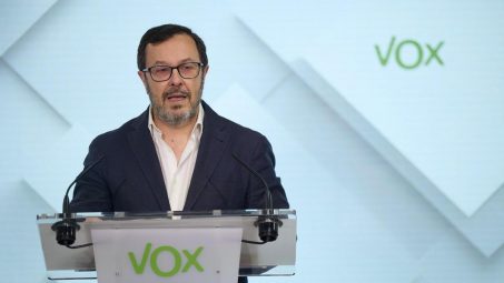 Vox advierte a Feijóo de que está vendiendo de nuevo la piel del oso antes de cazarlo