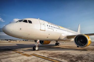 Vueling defiende a los tripulantes que echaron a los jóvenes judíos por conflictivos